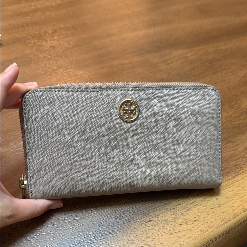 Tory Burch Robinson Beige Wallet - Picture 1 of 5